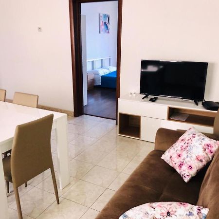 Appartamento Point Elyseum Apartament San Giuliano Esterno foto