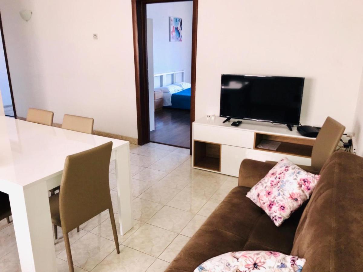 Appartamento Point Elyseum Apartament San Giuliano Esterno foto